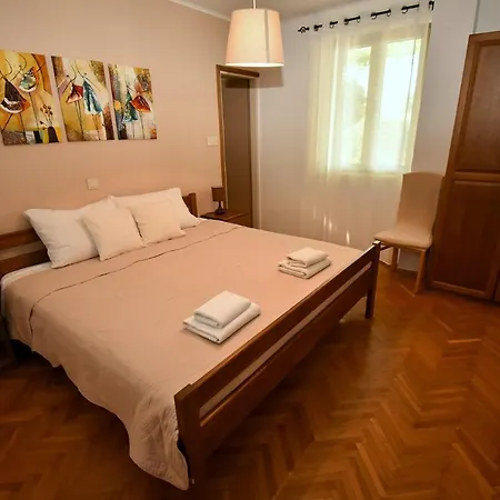 Guest house And With Parking Space Palit, Rab - 21755